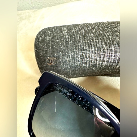 CHANEL Sunglasses size 140 Medium - Picture 5 of 7